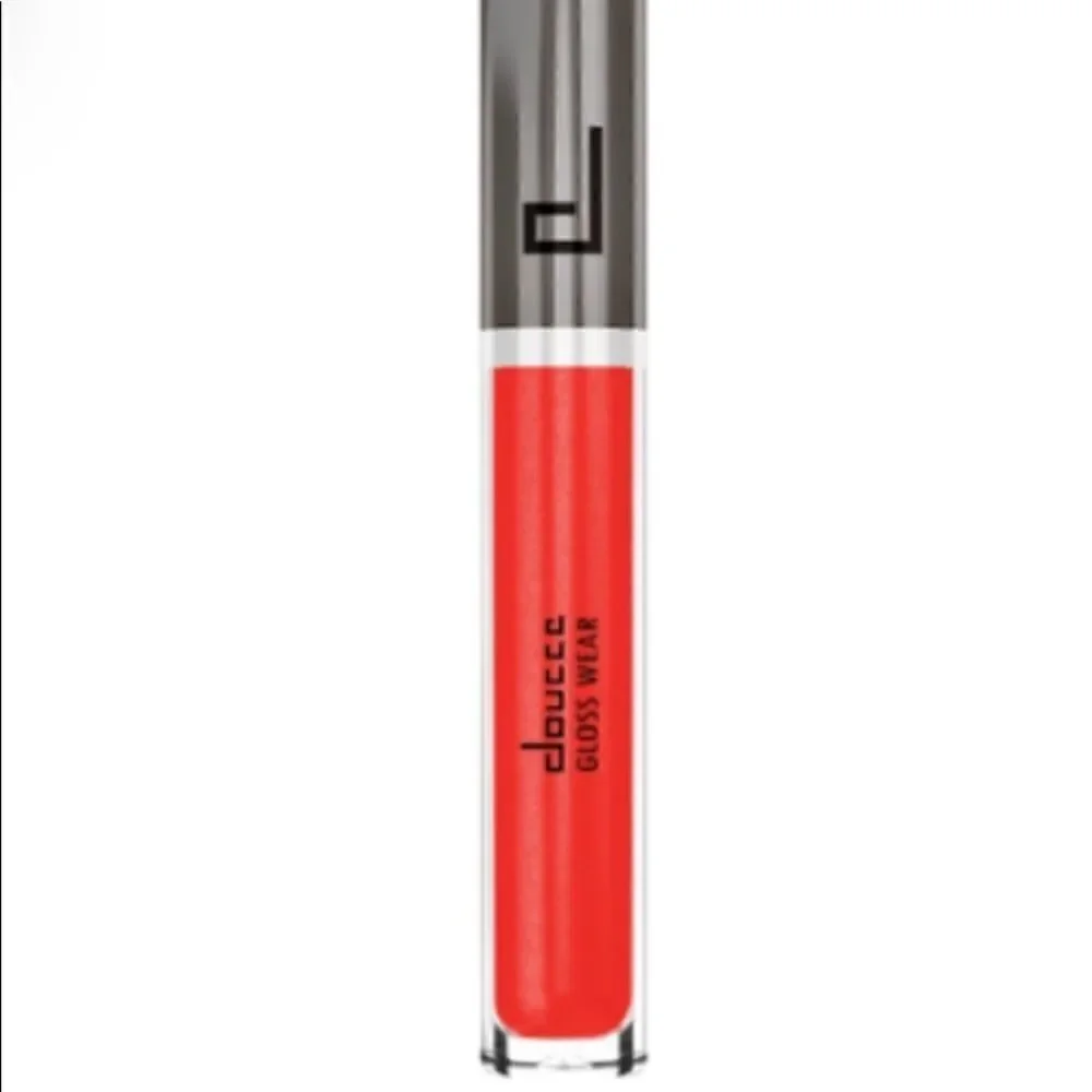 New in box Doucce Gloss wear shiny lip gloss in Color 770 dark coral